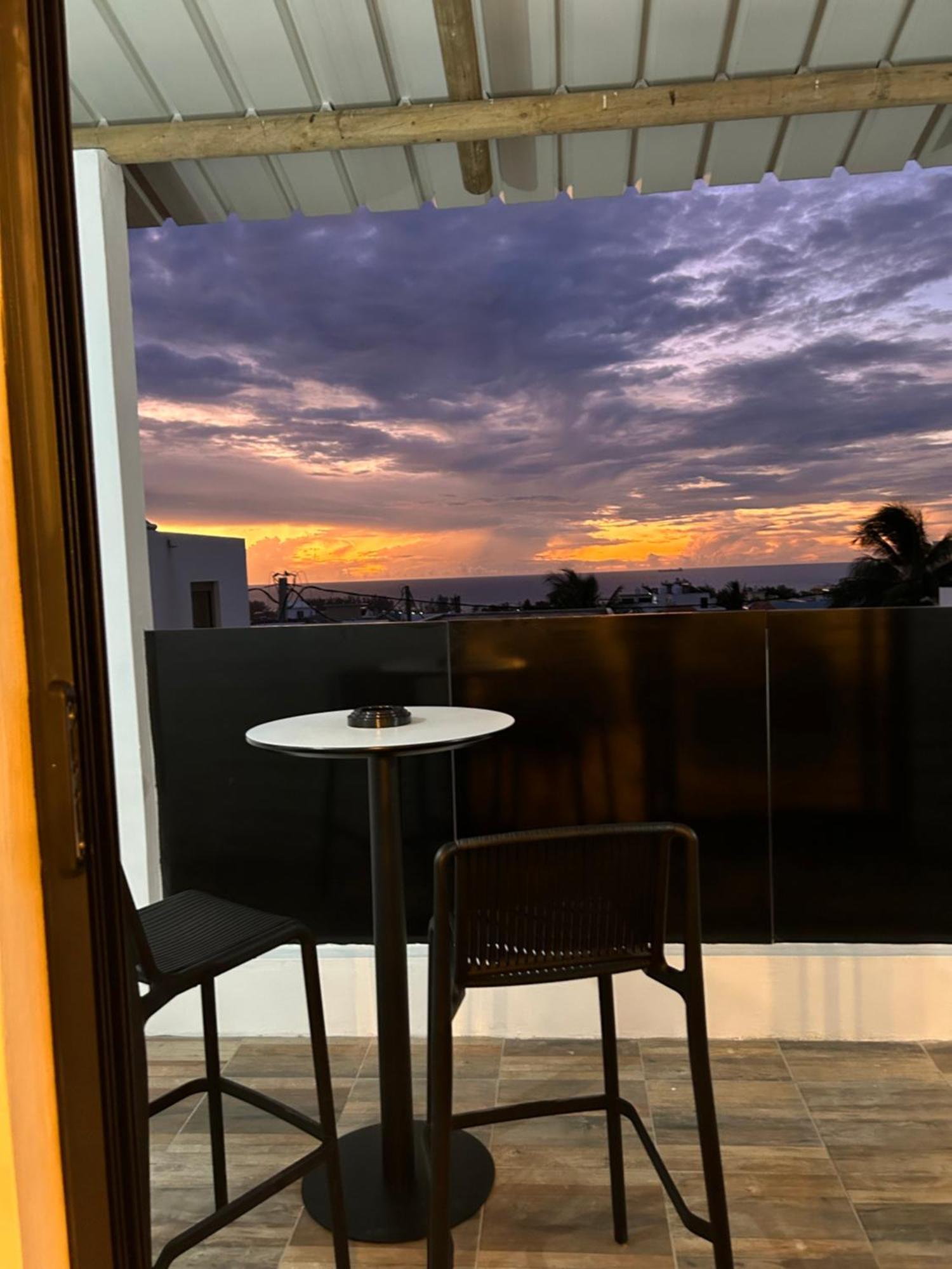 Flic-en-Flacq Amazing Sunset View Rooftop. מראה חיצוני תמונה