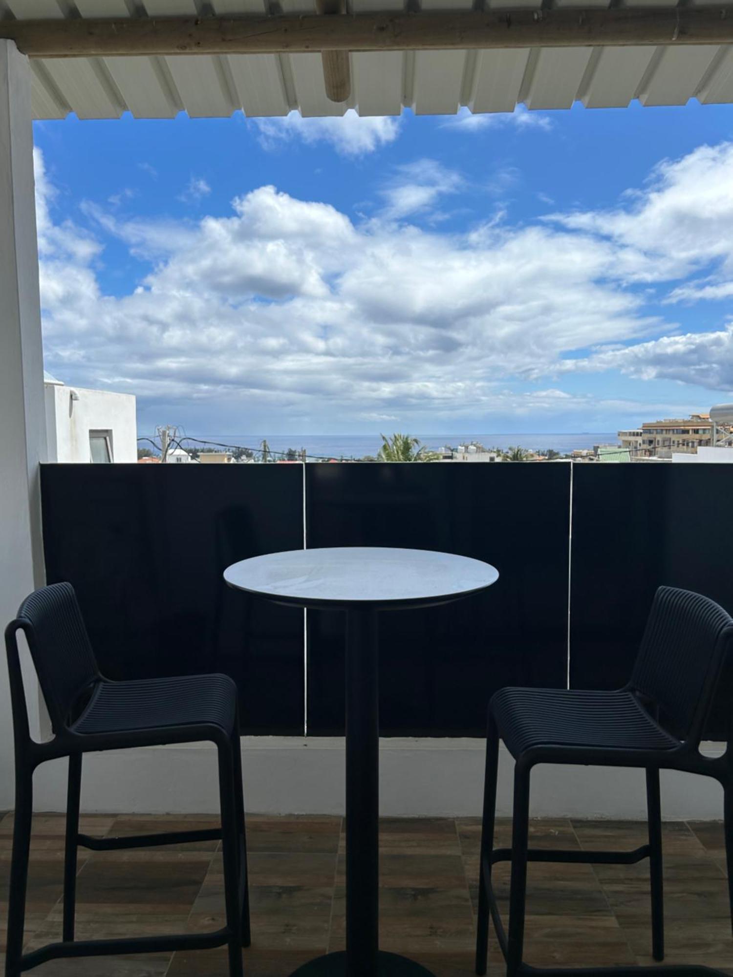 Flic-en-Flacq Amazing Sunset View Rooftop. מראה חיצוני תמונה